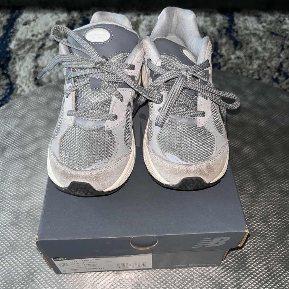 13.5 New Balance 2002r tennis shoes
